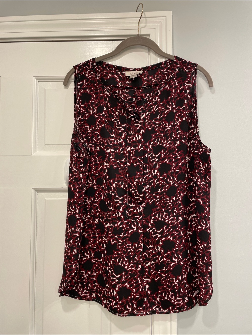 LOFT Black and Red Printed Sleeveless Blouse